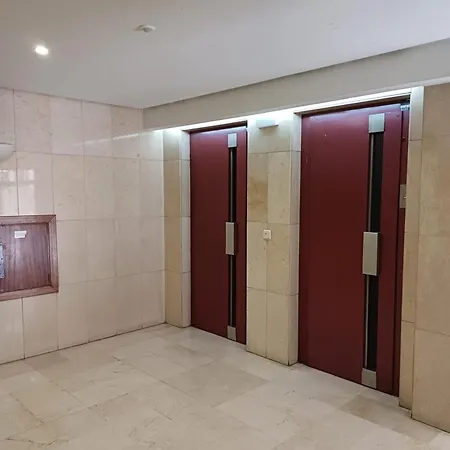 Luminoso Piso Centro De Marbella. A 50m De La Playa *