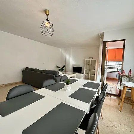 Luminoso Piso Centro De Marbella. A 50m De La Playa Appartement