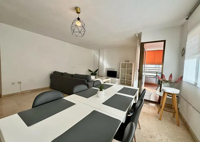 Luminoso Piso Centro De Marbella. A 50m De La Playa Apartament