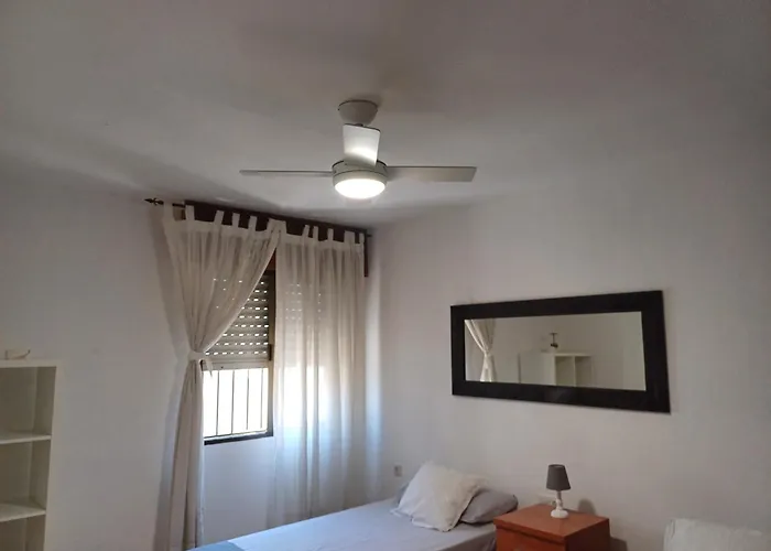 Luminoso Piso Centro De Marbella. A 50m De La Playa *