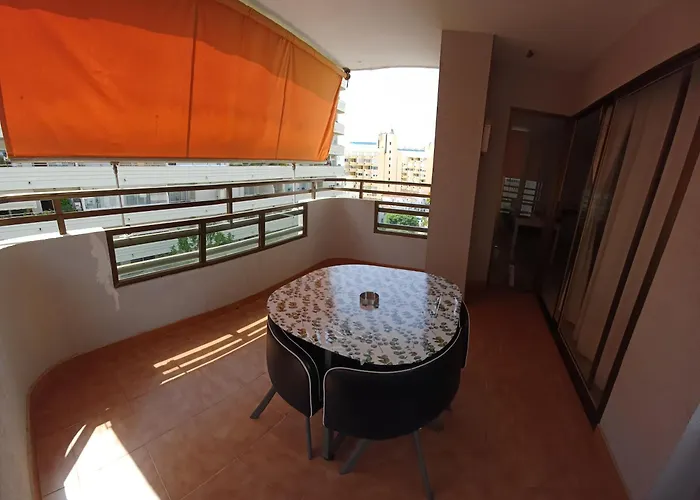 Luminoso Piso Centro De Marbella. A 50m De La Playa *